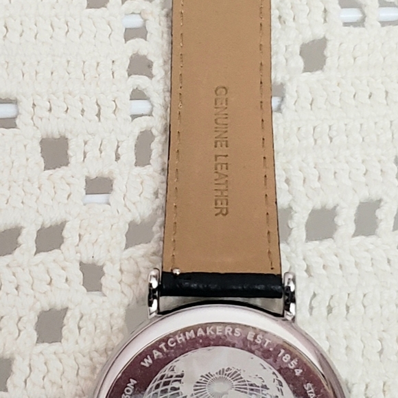 Nwot Mens Timex Indiglo Easy Reader Watch on Black Leather Band - Picture 4 of 11